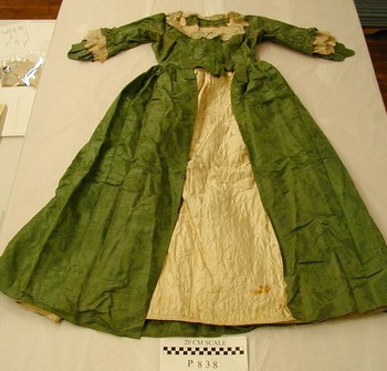 green colonial dress girl-colonial-prairie-floral-dress-medieval-pilgrim-costume -with-apron-and-bonnet-3832085.jpg?v=1752813995 main image 1